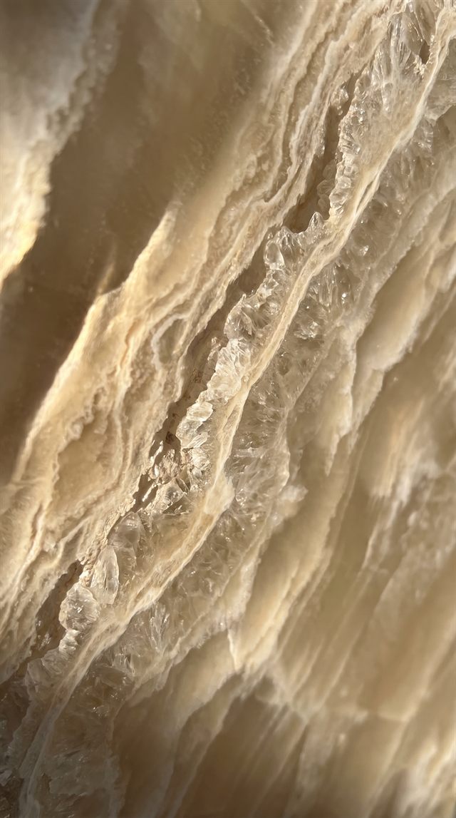 Honey Onyx — makro-nærbillede af åre-struktur og materialedybde