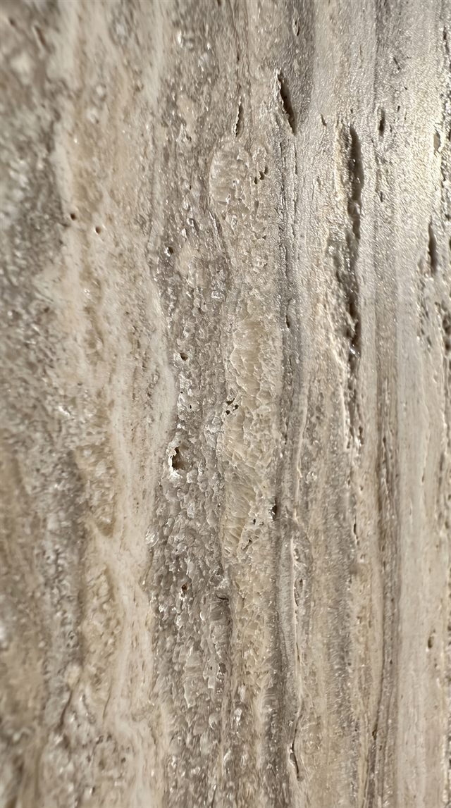 Travertino Sand — makro-nærbillede af åre-struktur og materialedybde